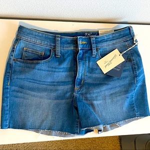 UNIVERSAL THREAD Women’s High Rise Midi Shorts